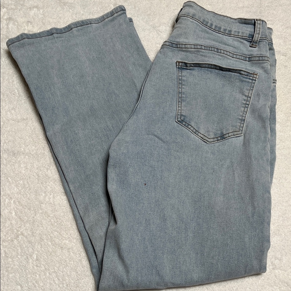 Light Wash Wide Leg Women's Jeans - Flared Style